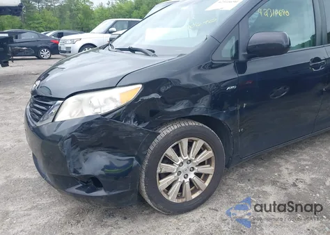 2017 Toyota Sienna Le 7 Passenger z USA, uszkodzony, nr VIN 5TDJZ3DC5HS160965